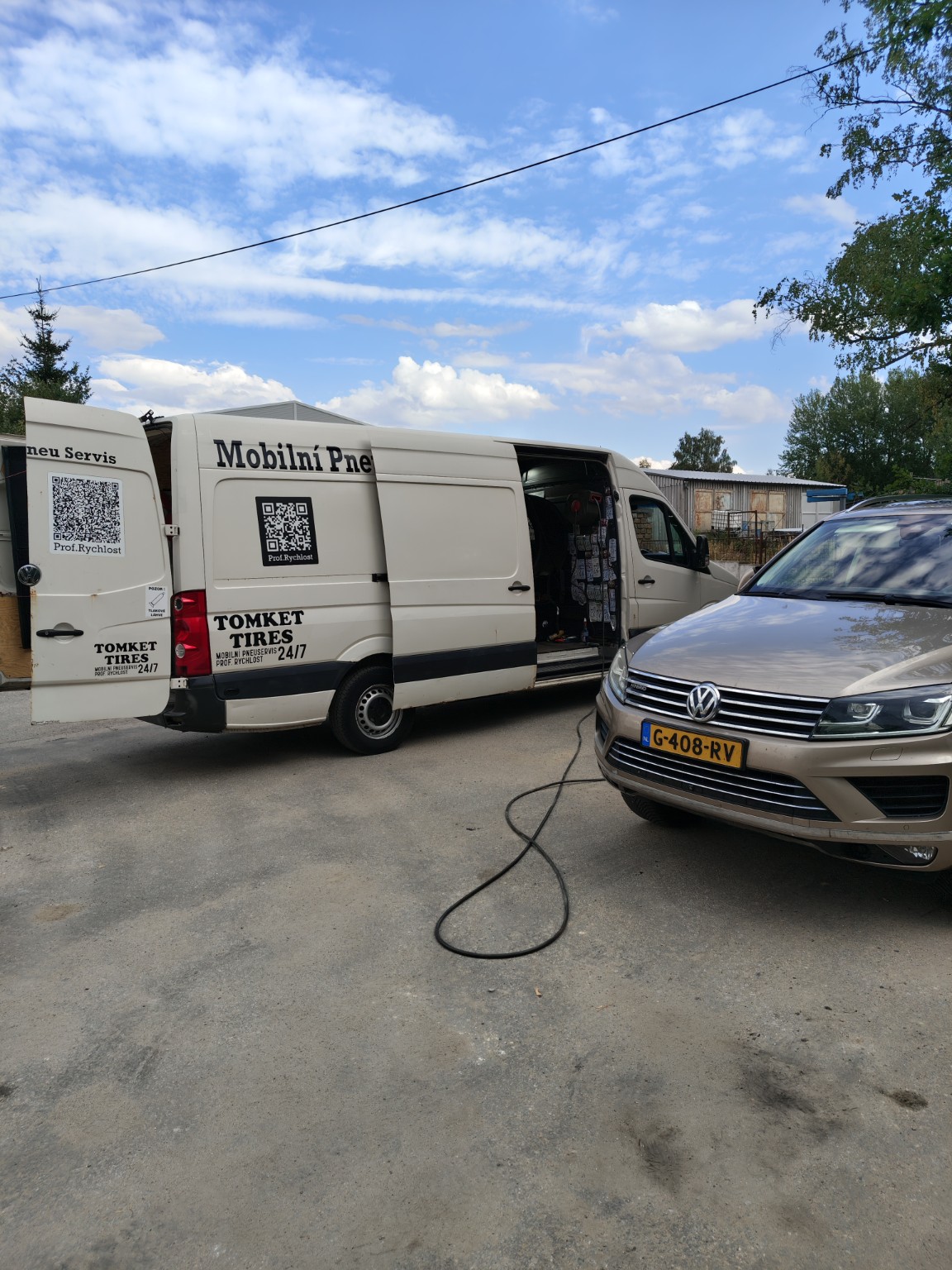Dodávka mobilního pneuservisu při výjezdu